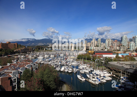 Canada Vancouver, False Creek, marina, barche, skyline, Granville Island, Foto Stock