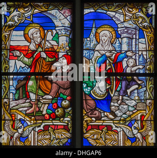 MECHELEN, Belgio - 6 Settembre : diagnosi della perdita di Gesù dal vetro di finestra di San Rumbold la cattedrale di Foto Stock