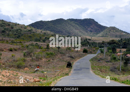 strade del villaggio asciutte e polverose Foto Stock