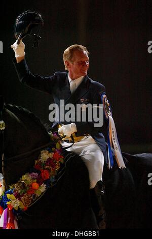 Melbourne, Australia. 9 Nov, 2013. HEATH RYAN di Australia durante l'essere l'influenza Equestrian Grand Final - CDI-W Freestyle. Equitana Sydney è una quattro giorni di sport equestre di commercio equo con cavalli, Olympic medallists, rinomato in tutto il mondo gli educatori, Aussie cowboys, un equino Elite del programma del concorso e centinaia di espositori. © Tom Griffiths/ZUMA filo/ZUMAPRESS.com/Alamy Live News Foto Stock