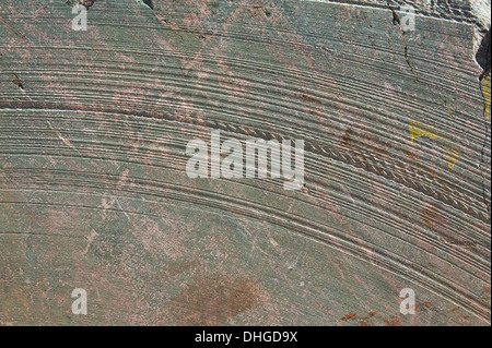 La tessitura di un taglio della pietra naturale con tracce di strumenti Foto Stock