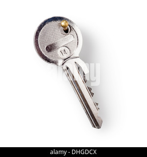 Chiave di casa con il numero appesa al chiodo, sfondo bianco, percorso di clipping incluso Foto Stock