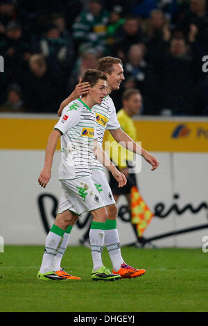 Calcio, calcio, Moenchengladbach , Deutschland , Germania 1.League, 1.Divisione, Giornata 12 Borussia Moenchengladbach- - 1. FC Norimberga (Nuernberg) 3-1 in Borussia-Park Stadium di Moenchengladbach o il 9 di novembre 2013 Patrick HERRMANN (MG) -L- sta celebrando con Luuk DE JONG (MG) -R- dopo che egli ha segnato il gol per il risultato finale foto : Norbert Schmidt Foto Stock