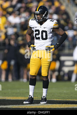 West Lafayette, Indiana, Stati Uniti d'America. 9 Nov, 2013. 09 novembre 2013: Iowa linebacker Kirksey cristiana (20) durante il NCAA Football azione di gioco tra l'Iowa Hawkeyes e la Purdue Boilermakers a Ross-Ade Stadium in West Lafayette, Indiana. Iowa sconfitto Purdue 38-14. © csm/Alamy Live News Foto Stock