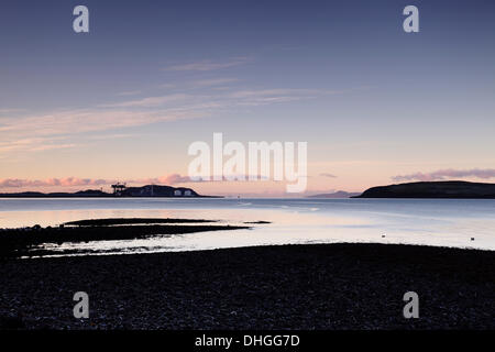 Largs, Nord Ayrshire, Scozia, Regno Unito, Domenica, 10 Novembre, 2013. Vista dell'alba che si affaccia a ovest sul Firth di Clyde Foto Stock