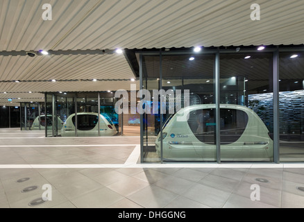 Driverless PRT Personal rapido trasporto Pod vetture a Masdar City istituto tecnico di Abu Dhabi Emirati Arabi Uniti Foto Stock