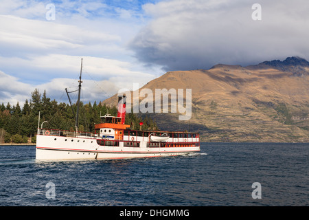 SS Earnslaw Vintage del carbone-powered battello a vapore sul lago Wakatipu, Queenstown, Otago, South Island, in Nuova Zelanda. Foto Stock