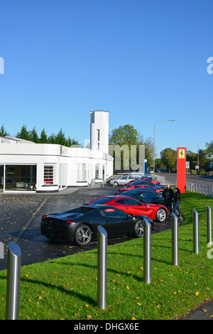 La Ferrari di Maranello Egham concessionaria auto, Torre Garage, Egham Surrey, Inghilterra, Regno Unito Foto Stock