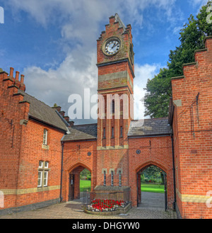 Clocktower a Walsall town Arboretum park pond , West Midlands in Inghilterra , REGNO UNITO Foto Stock