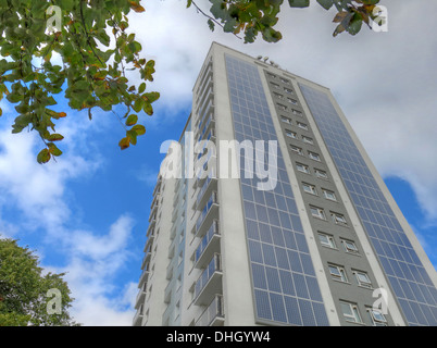 Austin House Walsall eco a torre con Solar PV , West Midlands , Inghilterra , REGNO UNITO WS4 2AF Foto Stock