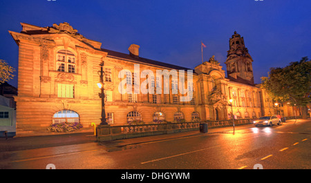 Walsall municipio edificio comunale al crepuscolo / notte , West Midlands , Inghilterra , REGNO UNITO WS1 1TW Foto Stock