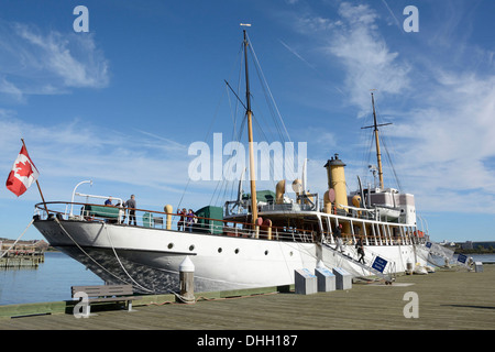 CSS Acadia ormeggiate lungo il molo presso il Museo Marittimo dell'Atlantico, Halifax, N.S., Ottobre 10, 2013. Foto Stock