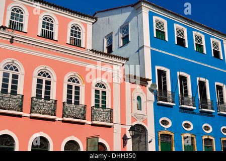 Il Brasile, Bahia: colorato stile coloniale case nel centro storico di Pelourinho centro di Salvador de Bahia Foto Stock