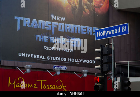 Los Angeles California CA Hollywood Blvd segno presso il famoso TCL Teatro Cinese con la Hollywood Walk of Fame sul marciapiede Foto Stock