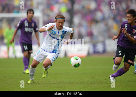 Kyoto, Giappone. Decimo Nov, 2013. Takashi Usami (Gamba) Calcio : 2013 J.League Division 2 corrispondenza tra Kyoto Sanga F.C 0-2 Gamba Osaka a Nishikyogoku Stadium di Kyoto, Giappone . © AFLO/Alamy Live News Foto Stock