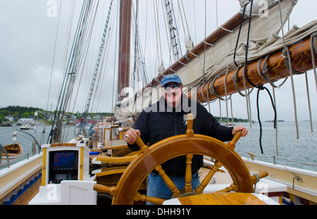 Patrimonio Schooner Windjammer barca a vela da Rockland Maine con passeggero turista nave dello sterzo con vele Foto Stock