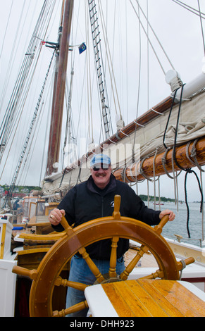 Patrimonio Schooner Windjammer barca a vela da Rockland Maine con passeggero turista nave dello sterzo con vele Foto Stock