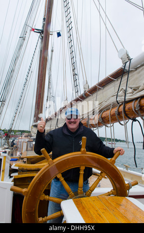 Patrimonio Schooner Windjammer barca a vela da Rockland Maine con passeggero turista nave dello sterzo con vele Foto Stock