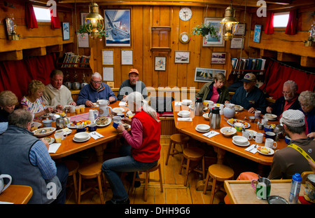 Patrimonio Schooner Windjammer barca a vela da Rockland Maine cucina colazione pasto con i turisti marinai Foto Stock