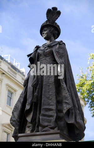 Memoriale di bronzo di Elizabeth Angela Marguerite Bowes-Lyon moglie di Re Giorgio VI e madre della Regina d'Inghilterra Foto Stock