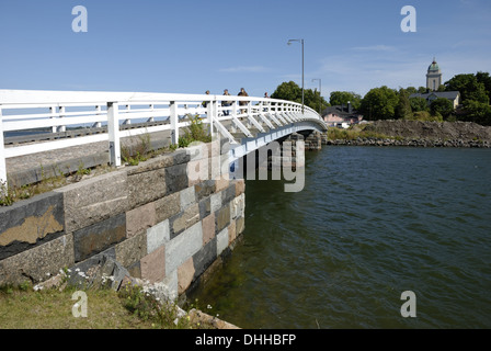 Ponte sul Suomenlinna a Helsinki Foto Stock