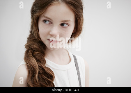 Ragazza in posa per la fotocamera Foto Stock