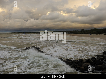 Nuvole scure su Palanga Beach Foto Stock