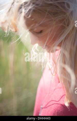 Close up ritratto di donna con capelli biondi, Wales, Regno Unito Foto Stock