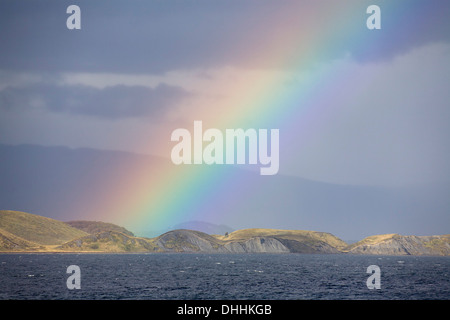 Rainbow oltre il Canale di Beagle, Tierra del Fuego, Argentina, Cile, Sud America Foto Stock