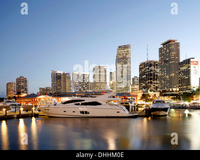 Bayside Marketplace, marina, skyline, Downtown Miami, Miami-Dade County, Florida, Stati Uniti Foto Stock