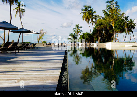 Piscina principale presso il Park Hyatt Maldives Hadahaa, Gaafu Alifu Atoll, North Huvadhoo Atoll, Maldive Foto Stock