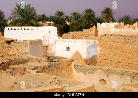 Sbriciolare edifici adobe nella vecchia città di Ghadames, patrimonio mondiale dell UNESCO, Ghadames, Libia Foto Stock