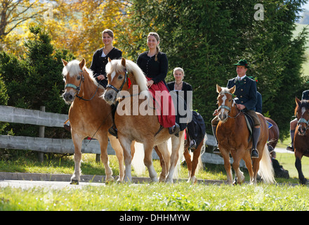 Leonhardiritt processione, Wildsteig, Pfaffenwinkel regione, Alta Baviera, Baviera, Germania Foto Stock