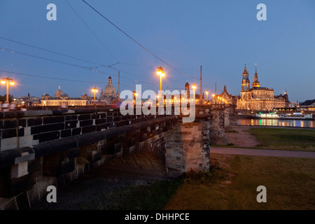 Luce della Sera a Ponte di Augusto, città vecchia skyline, Dresda, Sassonia, Germania Foto Stock