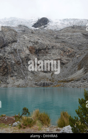 Viste della Laguna 69, nella Cordillera Blanca, Parco Nazionale del Huascaran, Huaraz, Perù Foto Stock