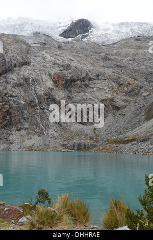 Viste della Laguna 69, nella Cordillera Blanca, Parco Nazionale del Huascaran, Huaraz, Perù Foto Stock