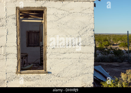 Casa abbandonata in Big Bend area del Texas, situato nella punta nord del deserto del Chihuahuan. Foto Stock