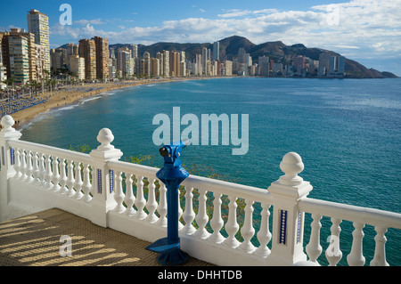 La baia di Benidorm come visto da uno dei suoi punti di vista del punto di riferimento Foto Stock