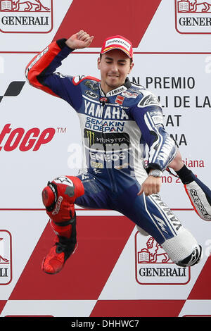 Valencia, Spagna GP Generali de la Comunitat Valenciana Moto GP Gara. Decimo Nov, 2013. Jorge Lorenzo (pilota spagnolo Yamaha Factory Racing Yamaha) festeggia sul podio Credito: Azione Sport Plus/Alamy Live News Foto Stock