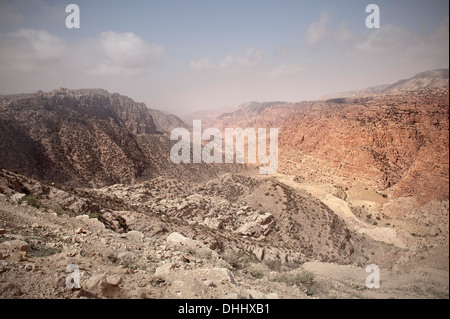 Vista delle montagne circostanti, Dana riserva naturale UNESCO World herritage, Dana, Giordania, Medio Oriente e Asia Foto Stock