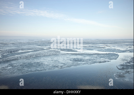 Ghiaccio galleggiante fogli al Mar Baltico, Angelholm, Svezia, Europa Foto Stock