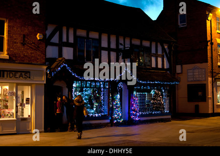 Lo Schiaccianoci Shop di Natale di notte, Stratford-upon-Avon, England, Regno Unito Foto Stock