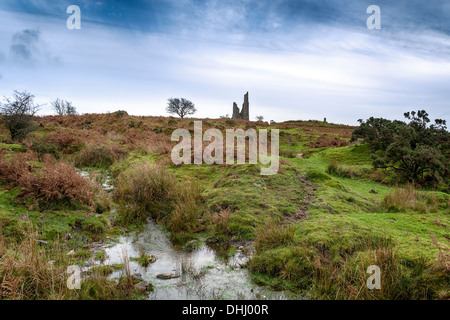 I ruderi di una vecchia miniera engline house on a serventi a Bodmin Moorin Cornovaglia Foto Stock