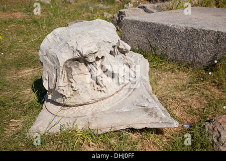 Close up di pietra scolpita nell'Antica Agorà di Kos, Grecia. Foto Stock