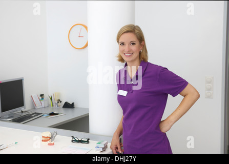 Ritratto femminile di dentista Foto Stock