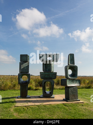 Barbara Hepworth scultura, arte moderna, la famiglia dell'uomo, a Snape Maltings in Suffolk Foto Stock