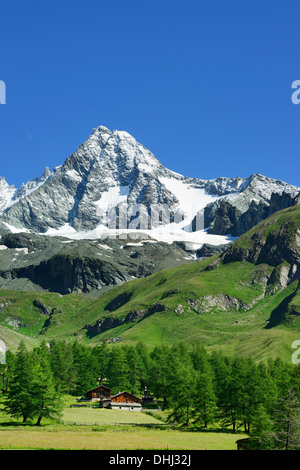 Rifugi alpini nella parte anteriore del Grossglockner, Luckneralm, Grossglockner, Parco Nazionale Hohe Tauern, Tirolo orientale, Austria Foto Stock