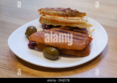 Pollo Panini sandwich, Museo di Arte Moderna di Manhattan, New York City, Stati Uniti d'America. Foto Stock