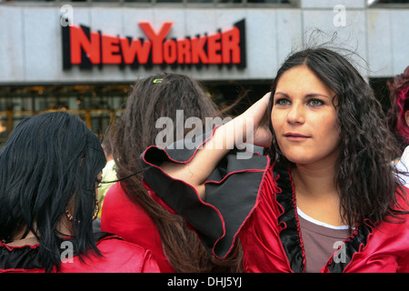 Gli zingari anteriore del New Yorker shop. Khamoro festival etnico a Praga Foto Stock