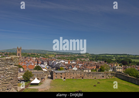 Vista della città di Ludlow da Ludlow Castle Foto Stock